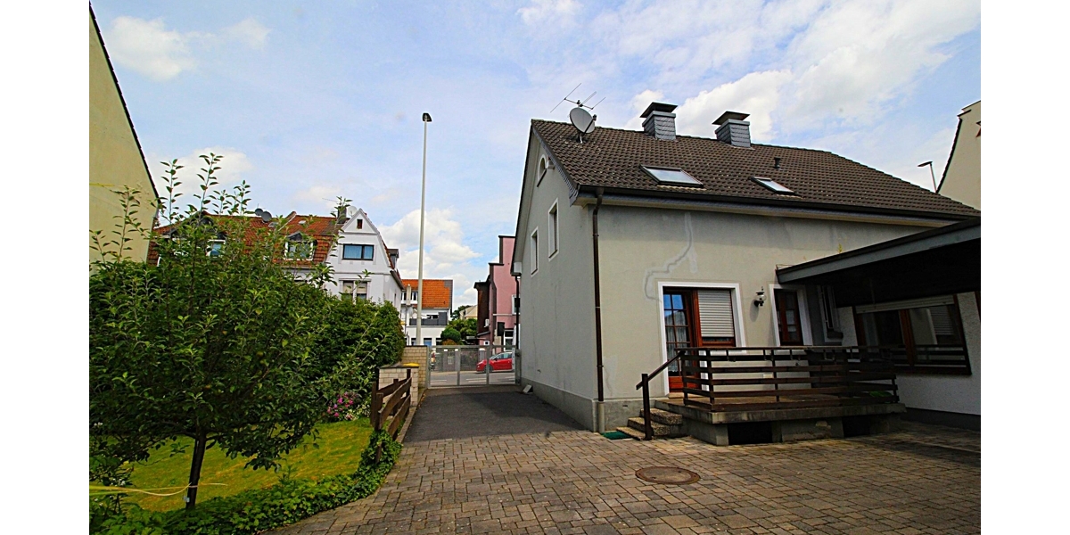 Grundstück